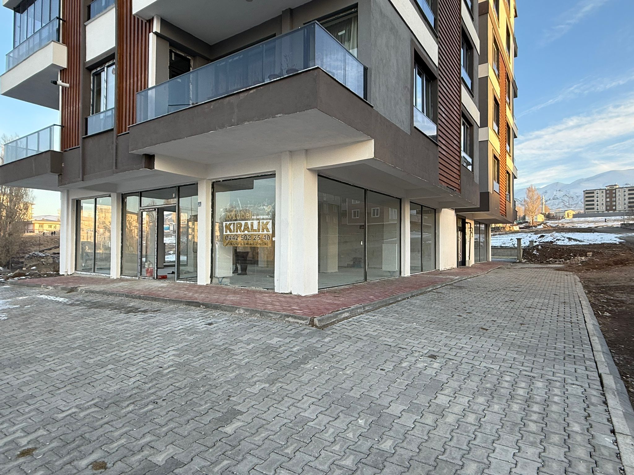 YUNUS EMRE'DE KİRALIK DÜKKAN